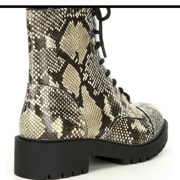 New Chelsea & Violet Snake Print Leather Heels Boots Sz 8.5 - Picture 4 of 15
